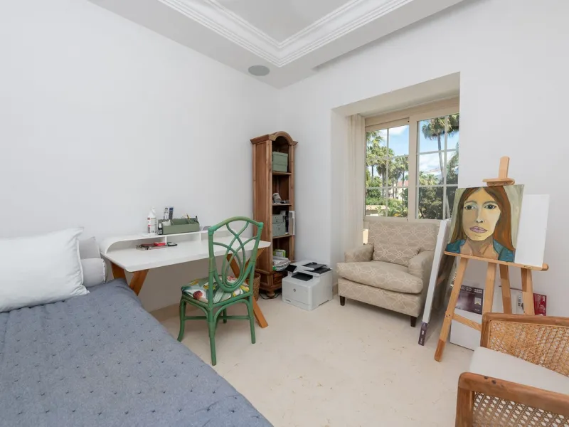 STUNNING LUXUARY HOUSE WITH PANORAMIC SEA VIEWS- BEACHFRONT URBANIZATION IN MARBELLA