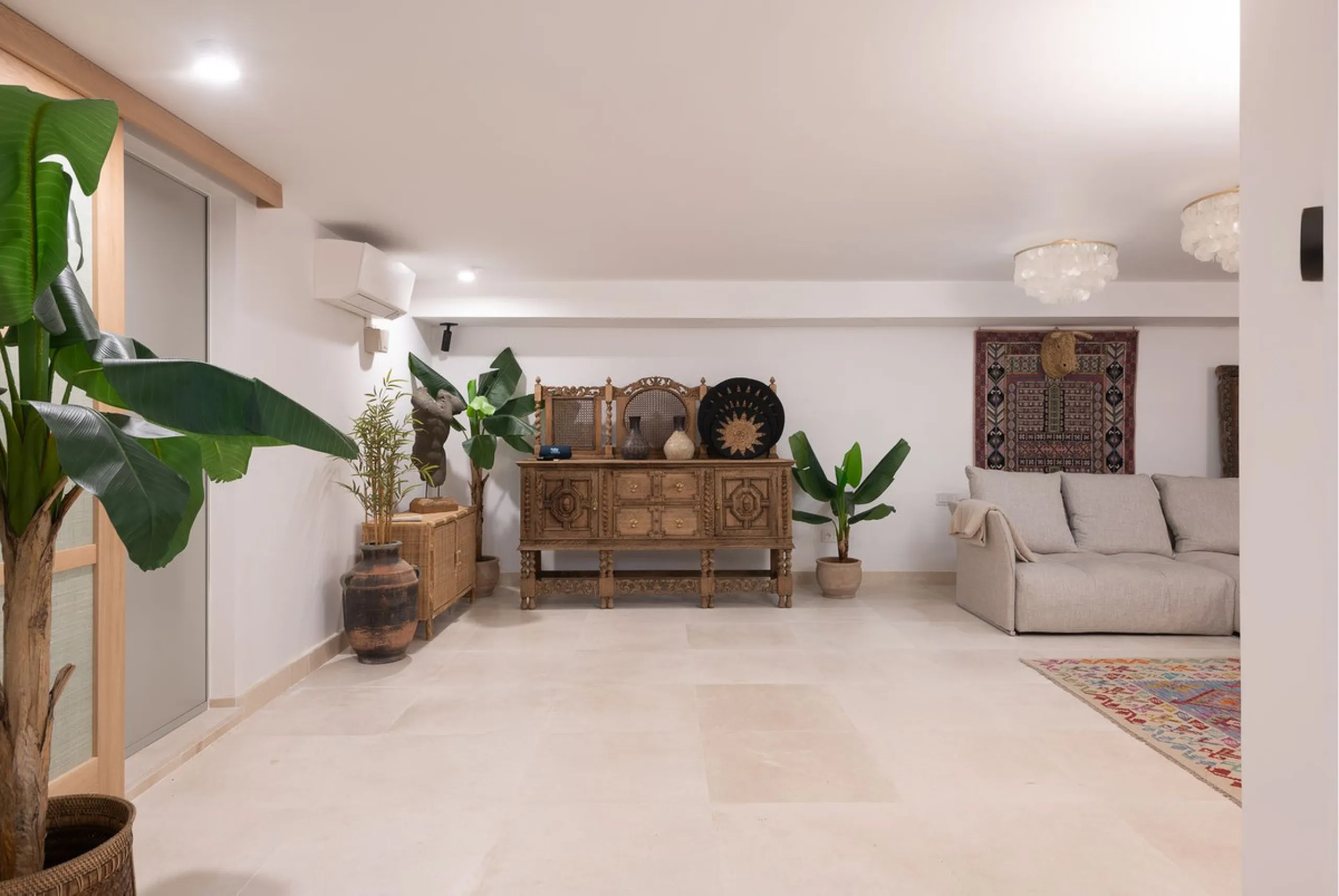 STUNNING LUXUARY HOUSE WITH PANORAMIC SEA VIEWS- BEACHFRONT URBANIZATION IN MARBELLA
