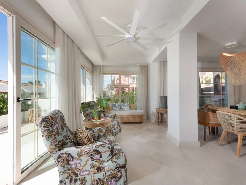 STUNNING LUXUARY HOUSE WITH PANORAMIC SEA VIEWS- BEACHFRONT URBANIZATION IN MARBELLA