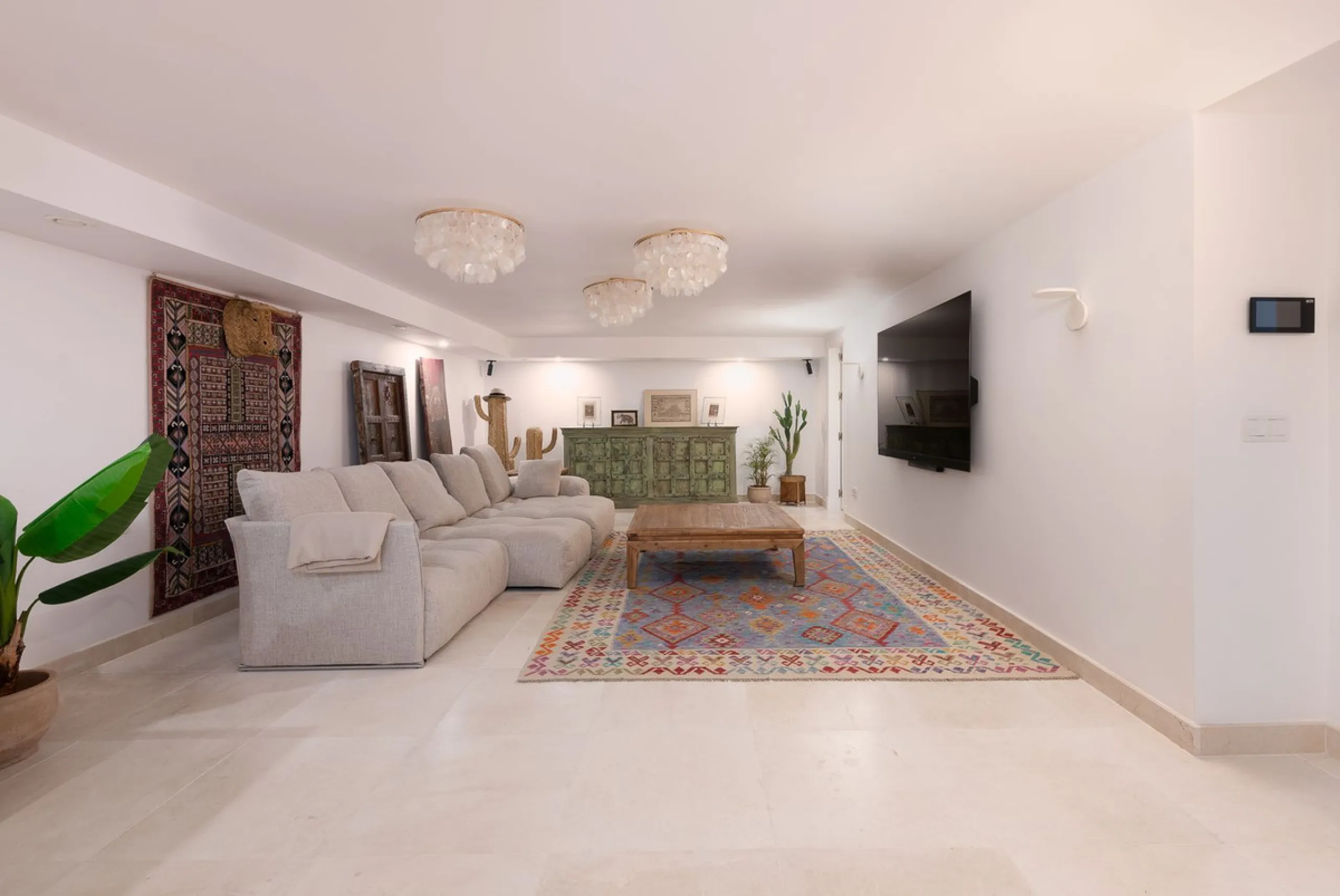 STUNNING LUXUARY HOUSE WITH PANORAMIC SEA VIEWS- BEACHFRONT URBANIZATION IN MARBELLA