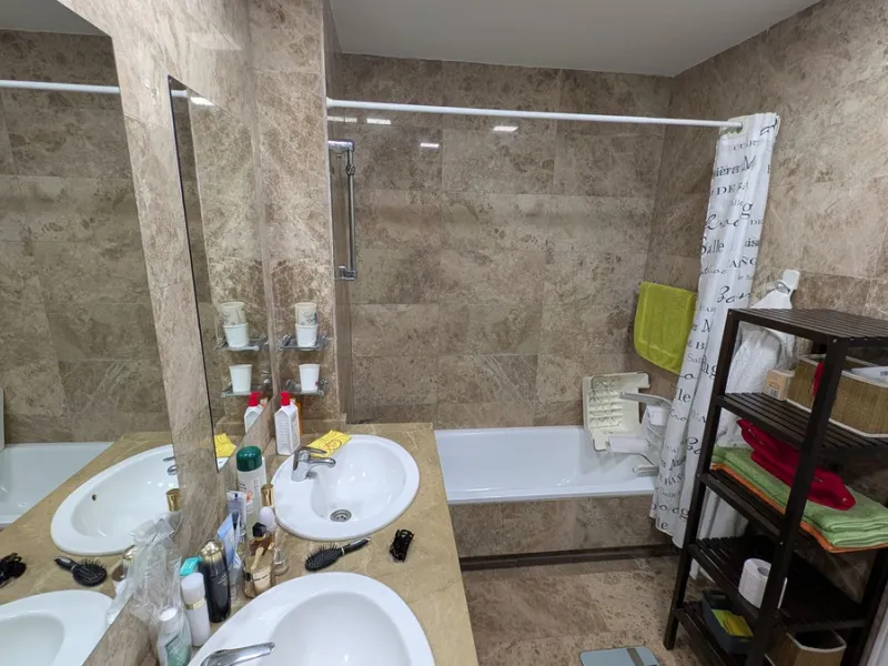 Discover this exclusive apartment in one of the most sought-after residential areas of Nueva Alcántara, San Pedro de Alcántara. This exceptional property stands out for its generous layout, unbeatable location, and high-quality finishes throughout.