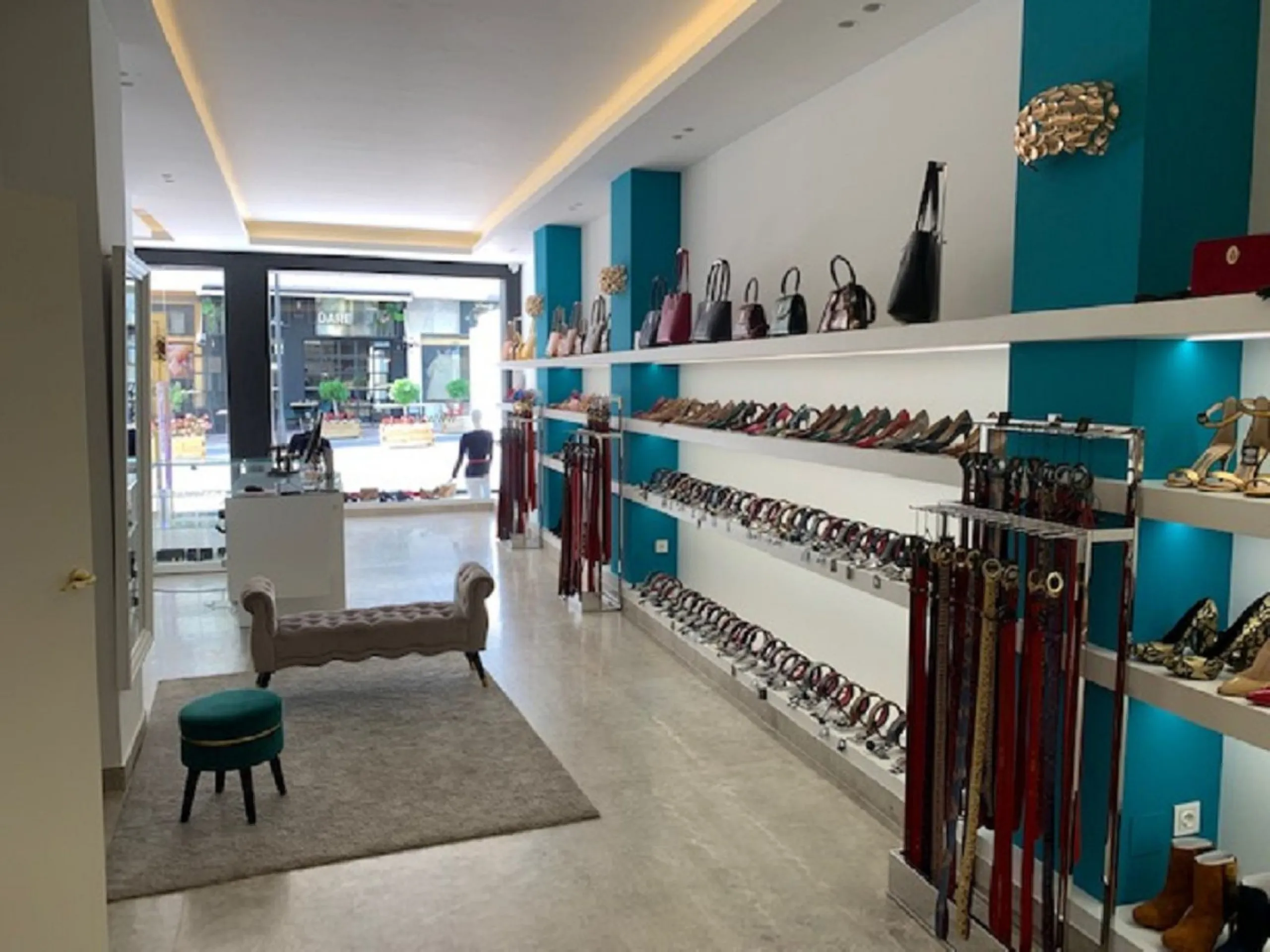 Investment opportunity. Commercial premises for sale in excellent location close to the Paseo Marítimo.