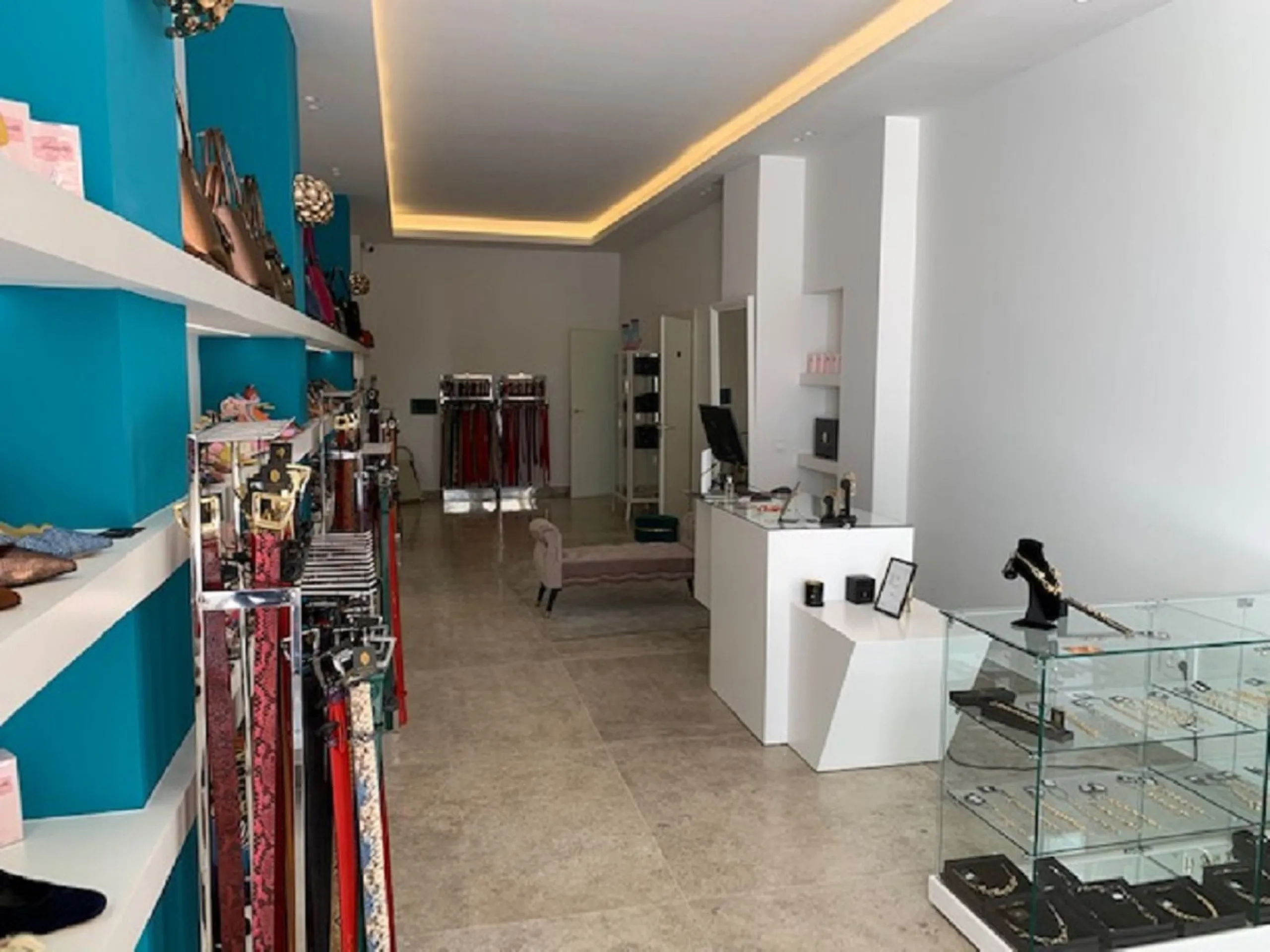 Investment opportunity. Commercial premises for sale in excellent location close to the Paseo Marítimo.