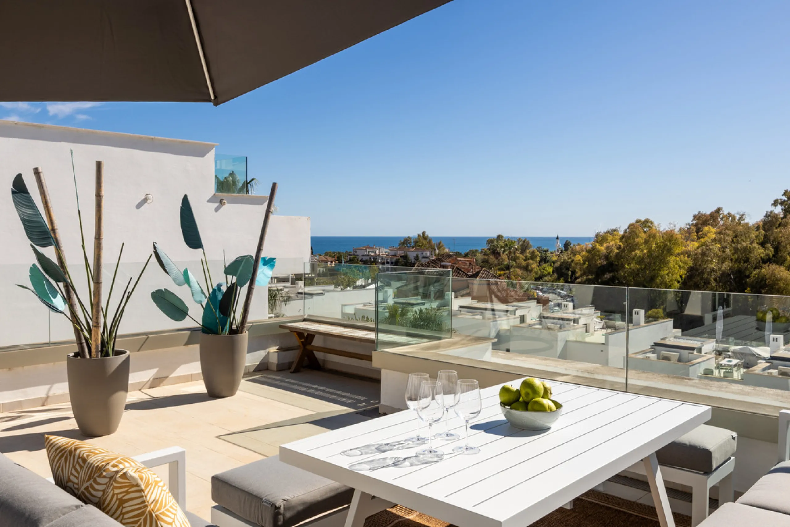 House - Townhouse в продаже в Marbella, Málaga. В доме 3 спален и 3 ванных комнат. Площадь дома 344 м²