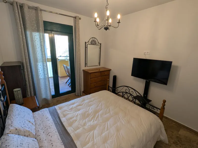 Discover this exclusive apartment in one of the most sought-after residential areas of Nueva Alcántara, San Pedro de Alcántara. This exceptional property stands out for its generous layout, unbeatable location, and high-quality finishes throughout.