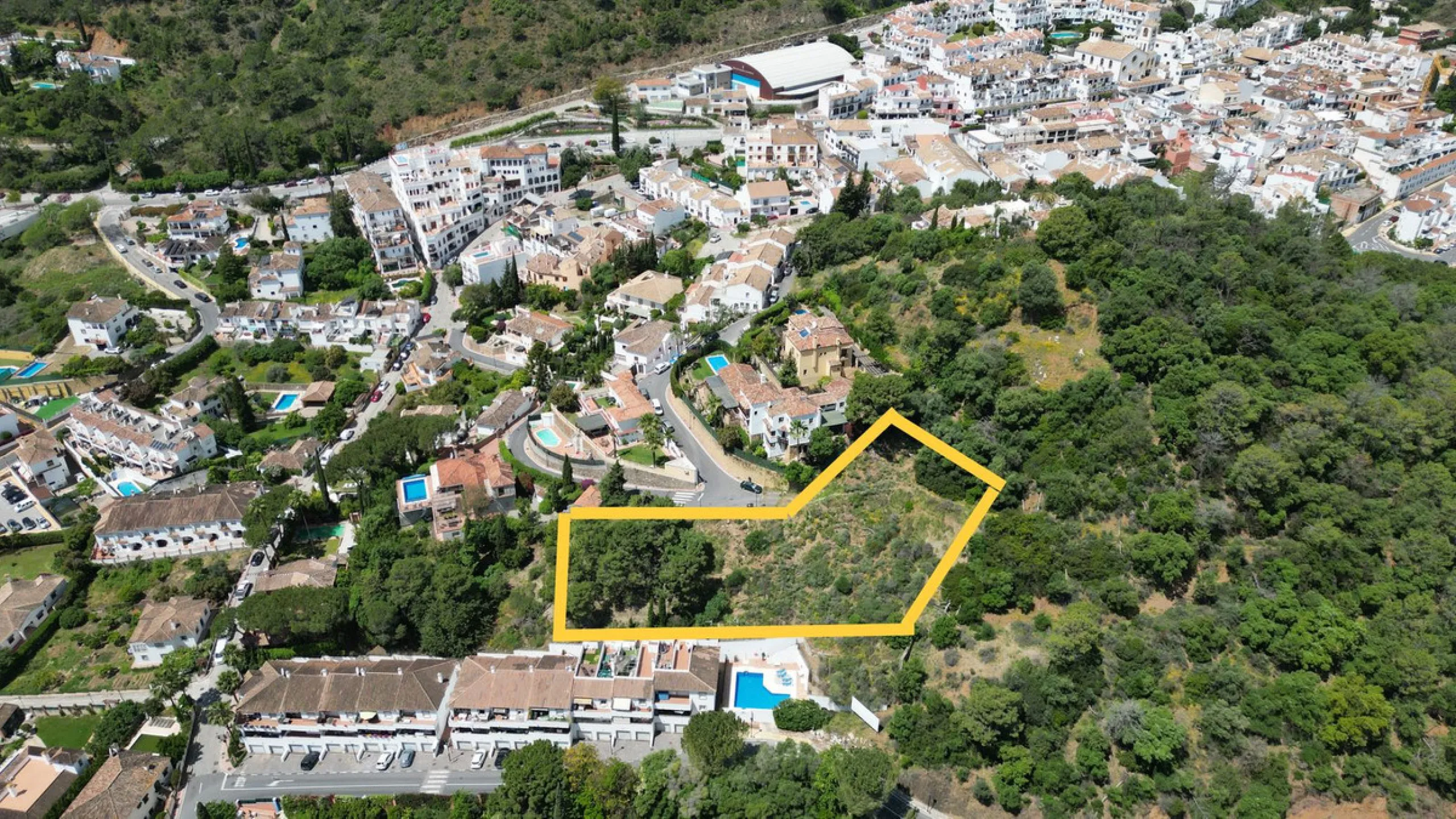 **Land for Sale in Benahavís Pueblo**