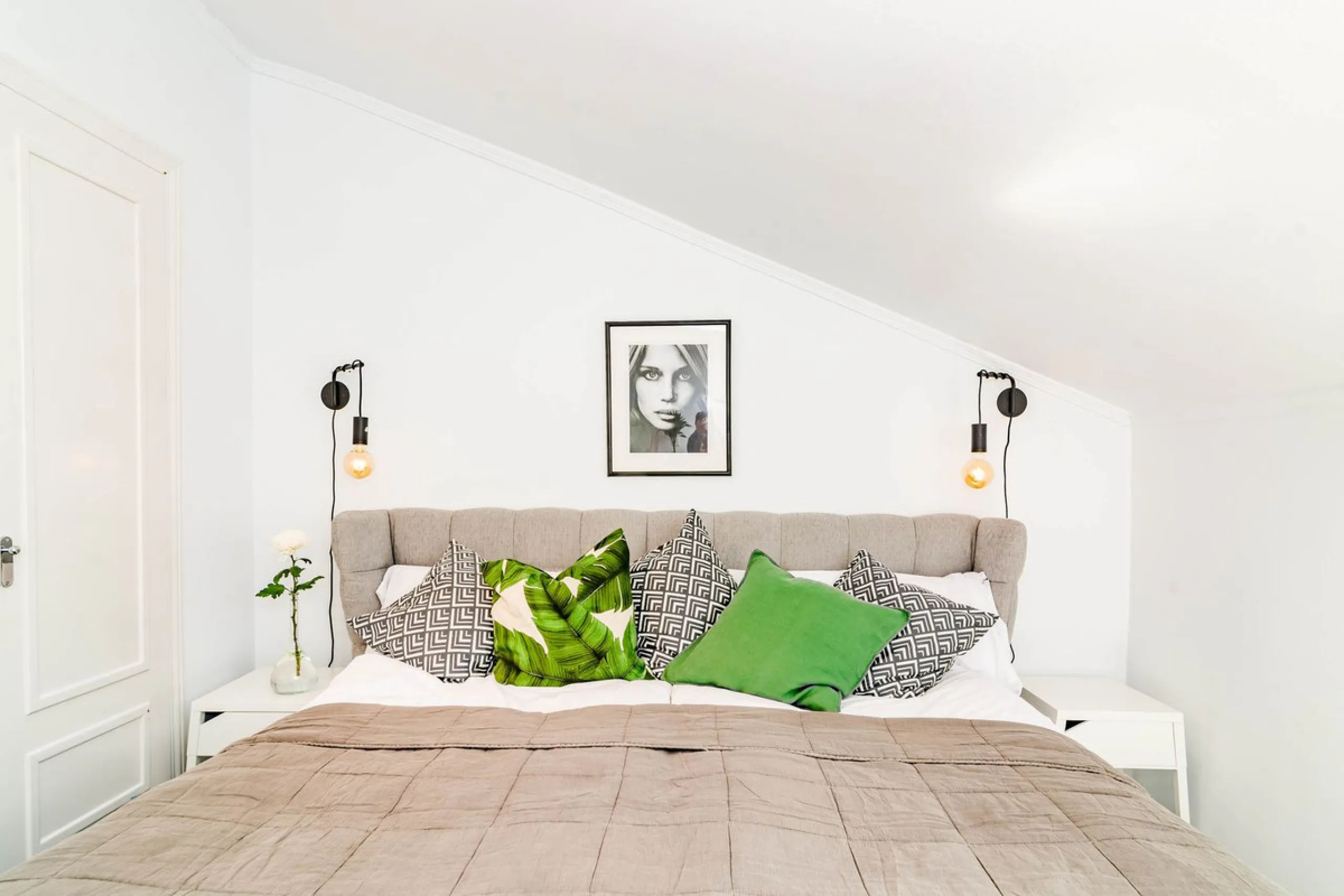 A superb west facing renovated duplex penthouse for sale in the popular El Dorado urbanisation in Nueva Andalucia, close to Puerto Banus