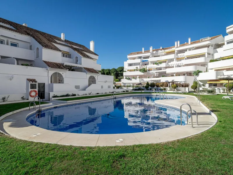 A superb west facing renovated duplex penthouse for sale in the popular El Dorado urbanisation in Nueva Andalucia, close to Puerto Banus