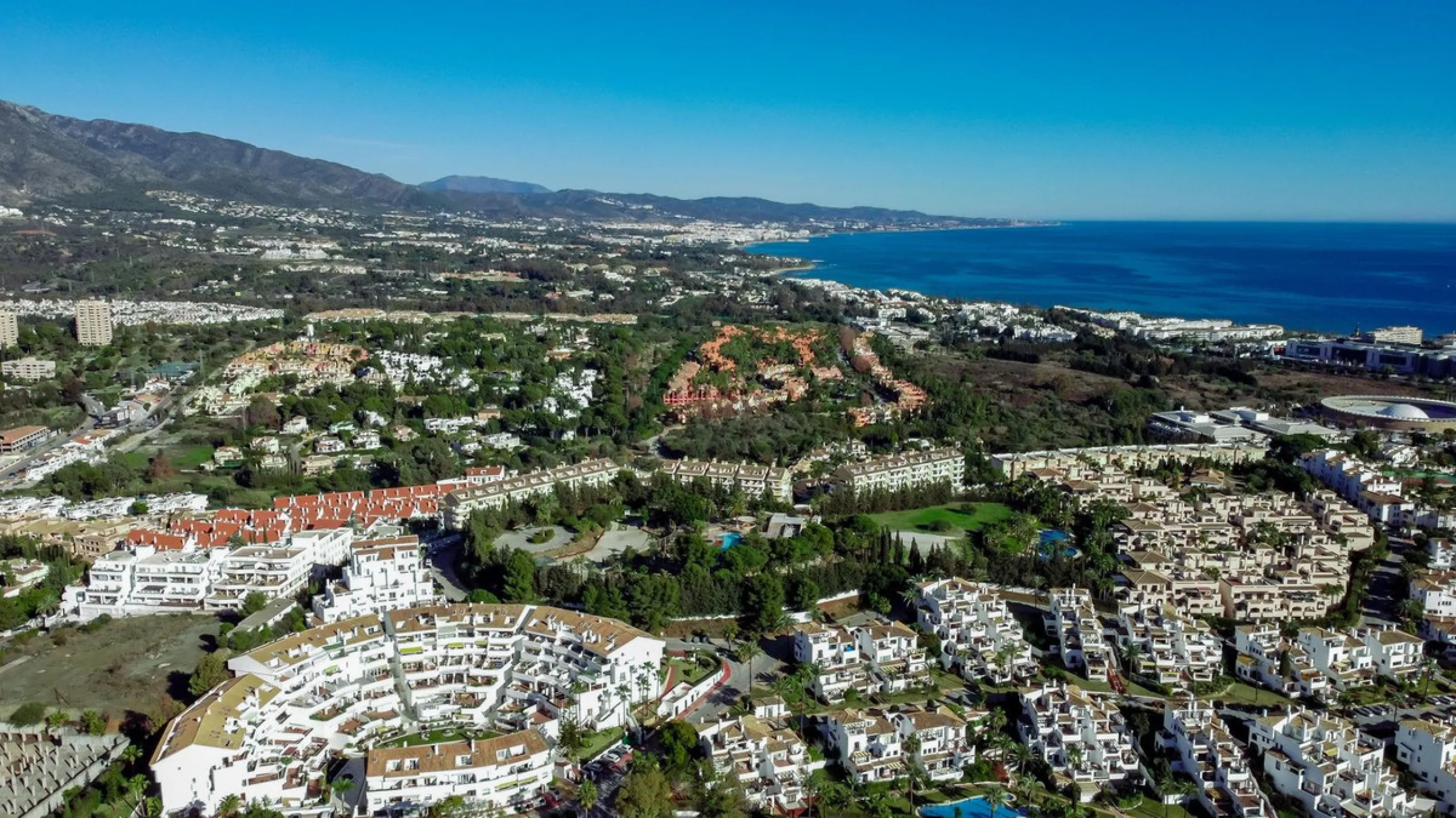 A superb west facing renovated duplex penthouse for sale in the popular El Dorado urbanisation in Nueva Andalucia, close to Puerto Banus