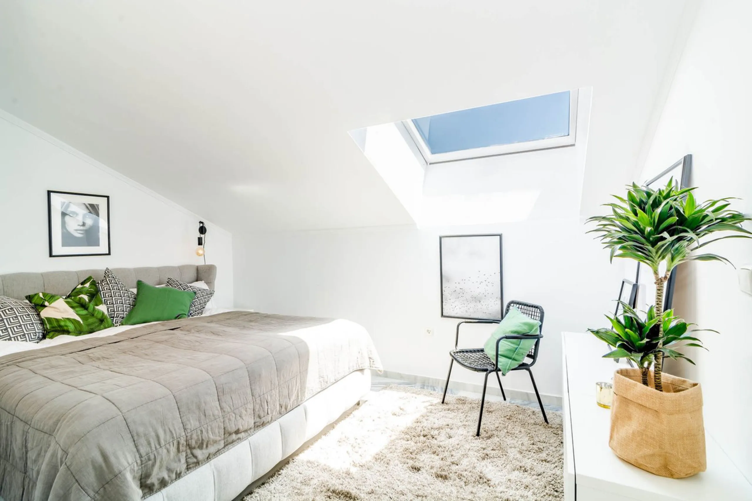 A superb west facing renovated duplex penthouse for sale in the popular El Dorado urbanisation in Nueva Andalucia, close to Puerto Banus
