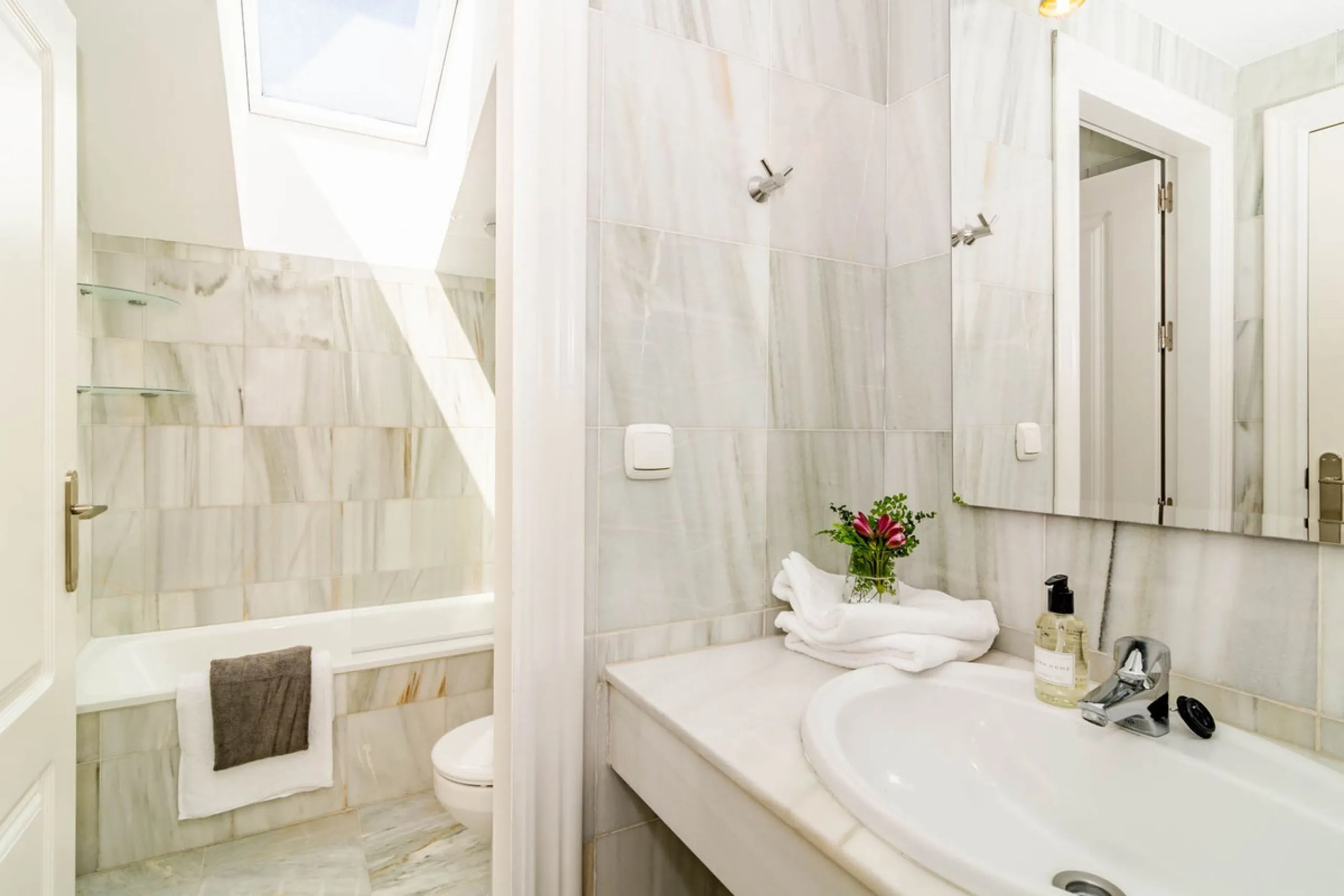 A superb west facing renovated duplex penthouse for sale in the popular El Dorado urbanisation in Nueva Andalucia, close to Puerto Banus