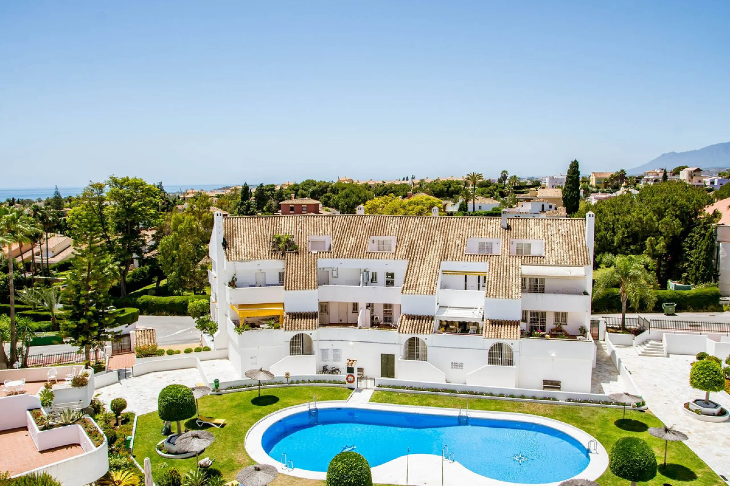 A superb west facing renovated duplex penthouse for sale in the popular El Dorado urbanisation in Nueva Andalucia, close to Puerto Banus
