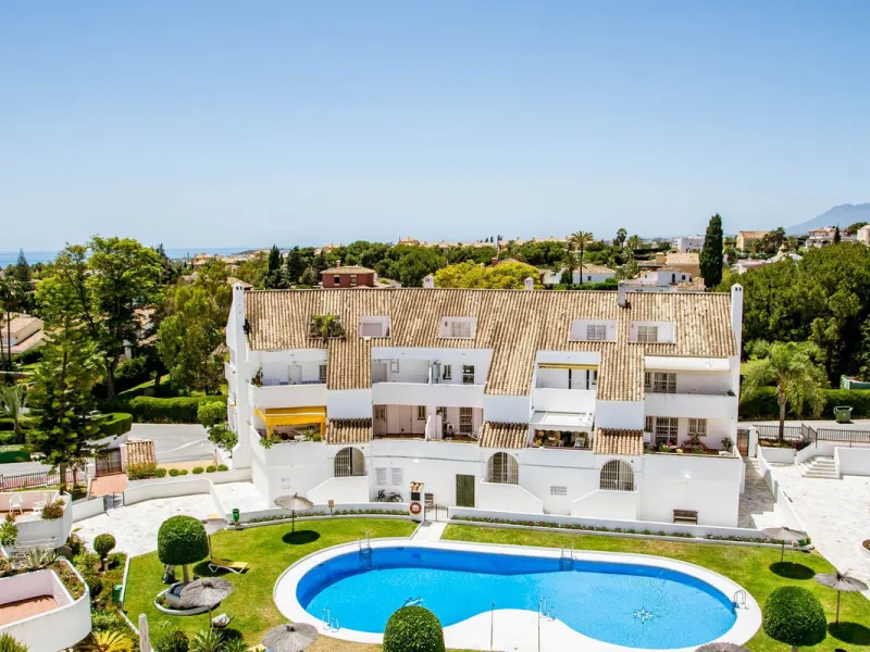 A superb west facing renovated duplex penthouse for sale in the popular El Dorado urbanisation in Nueva Andalucia, close to Puerto Banus
