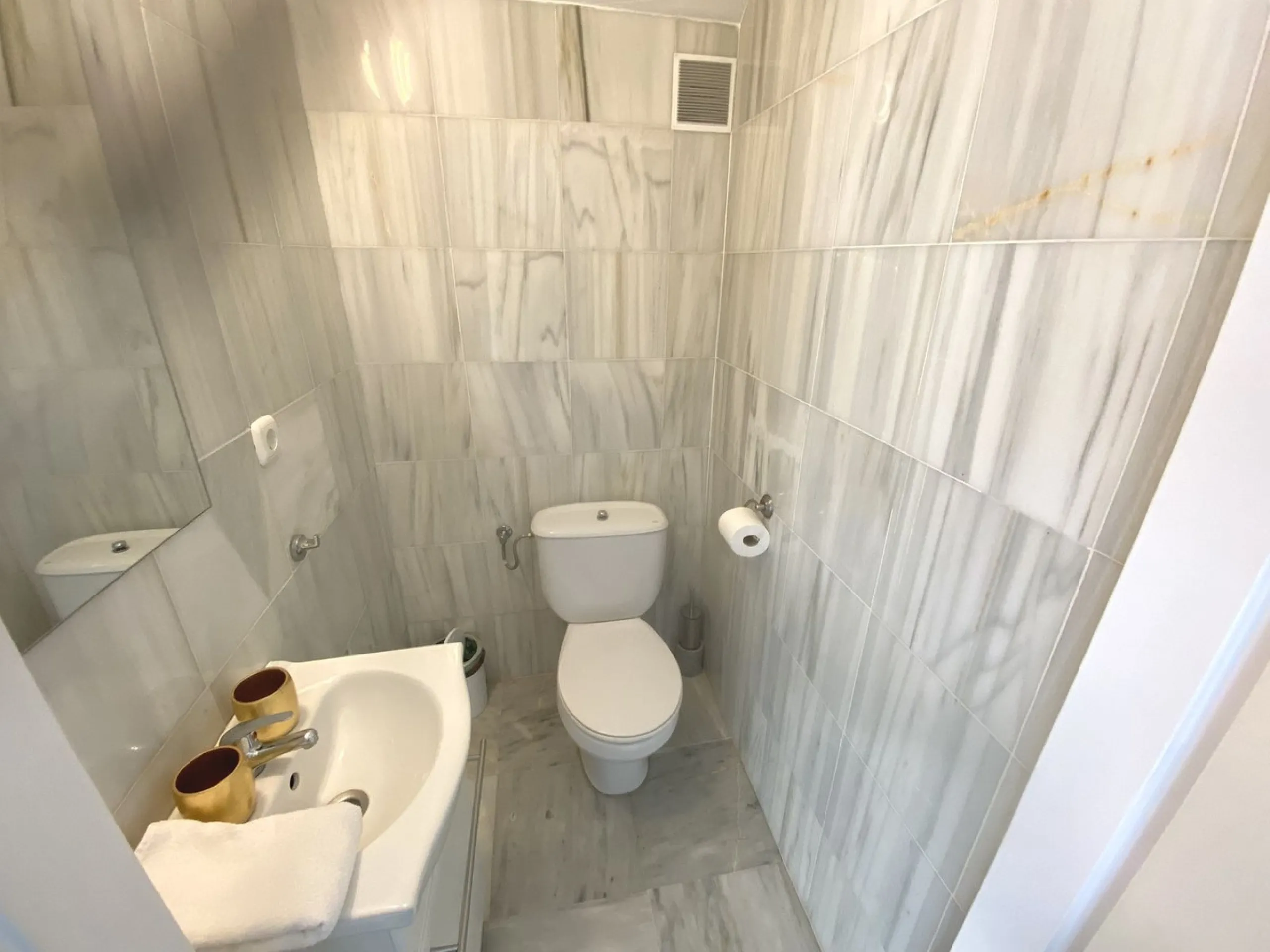 A superb west facing renovated duplex penthouse for sale in the popular El Dorado urbanisation in Nueva Andalucia, close to Puerto Banus