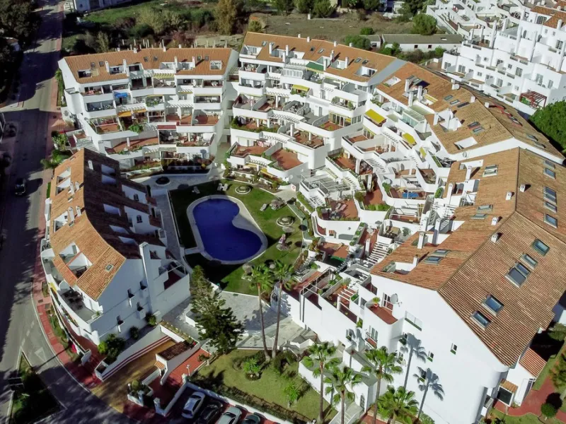 A superb west facing renovated duplex penthouse for sale in the popular El Dorado urbanisation in Nueva Andalucia, close to Puerto Banus