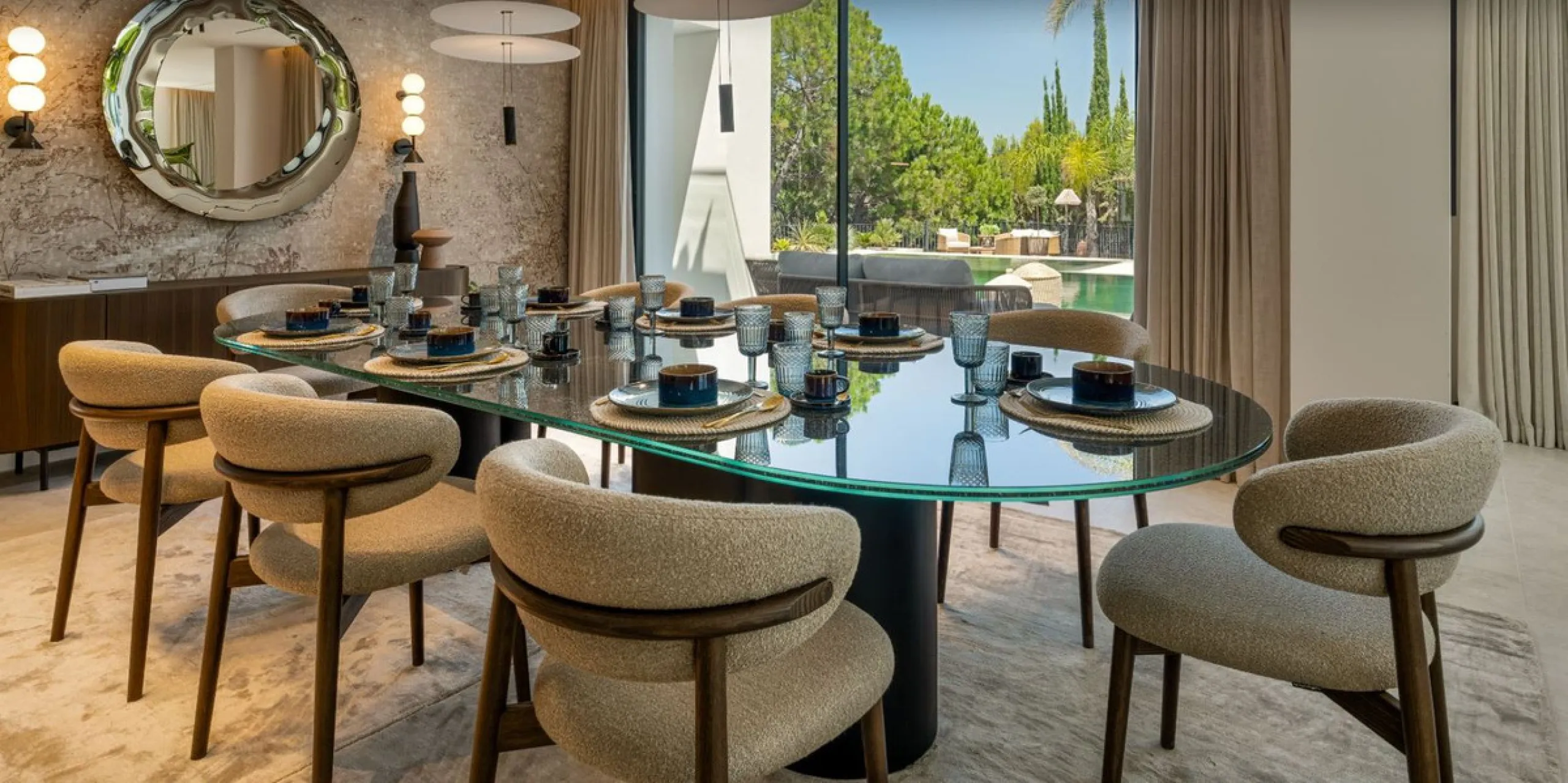 Nestled in the prestigious enclave of El Herrojo, within La Quinta, this remarkable six-bedroom villa embodies a seamless blend of traditional Andalusian charm and refined contemporary design. Recently refurbished to impeccable standards using premium mat