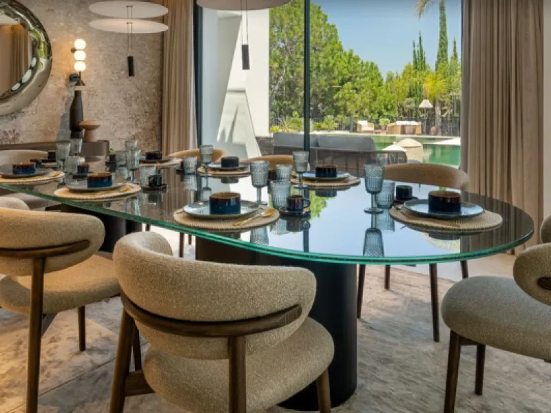 Nestled in the prestigious enclave of El Herrojo, within La Quinta, this remarkable six-bedroom villa embodies a seamless blend of traditional Andalusian charm and refined contemporary design. Recently refurbished to impeccable standards using premium mat