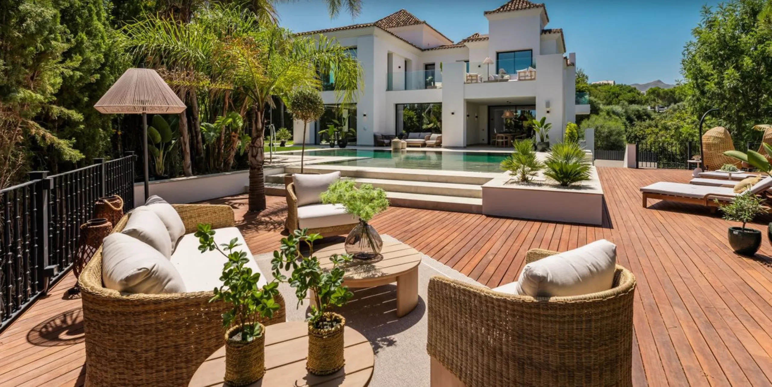 Nestled in the prestigious enclave of El Herrojo, within La Quinta, this remarkable six-bedroom villa embodies a seamless blend of traditional Andalusian charm and refined contemporary design. Recently refurbished to impeccable standards using premium mat