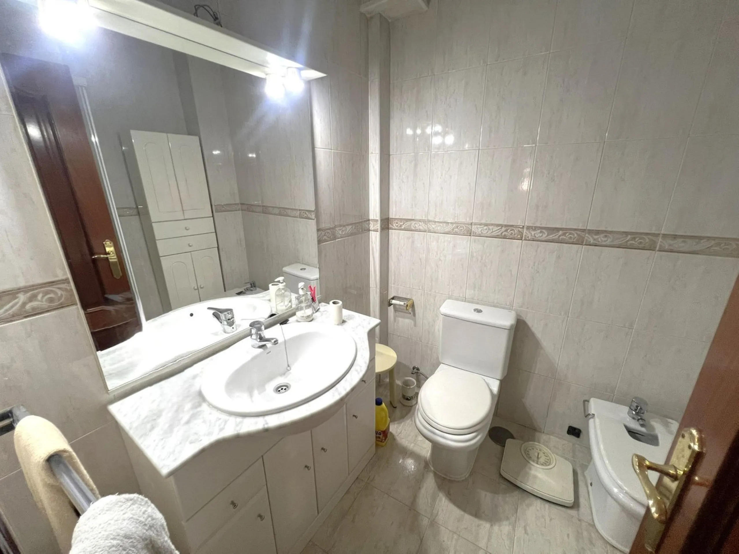 Apartment - Middle Floor Apartment в продаже в Fuengirola, Málaga. В доме 2 спален и 1 ванных комнат. Площадь дома 78 м²