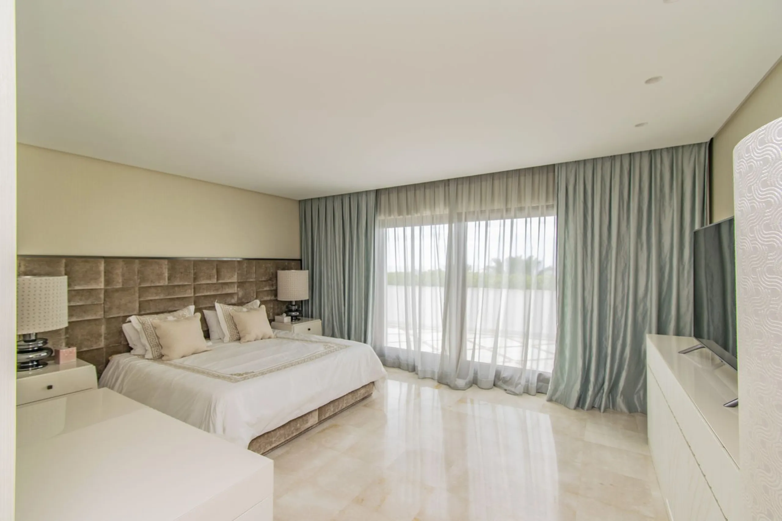 UNIQUE BEACHFRONT PROPERTY WITH SEA VIEWS