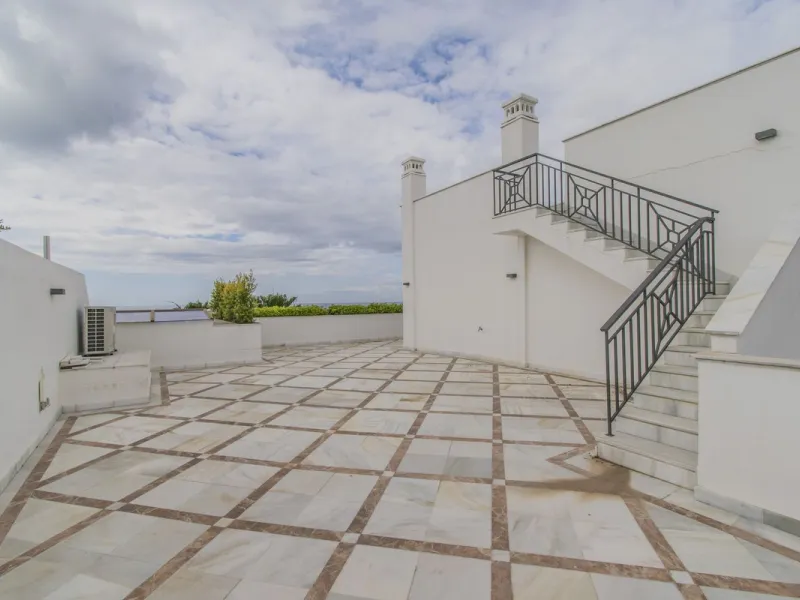 UNIQUE BEACHFRONT PROPERTY WITH SEA VIEWS