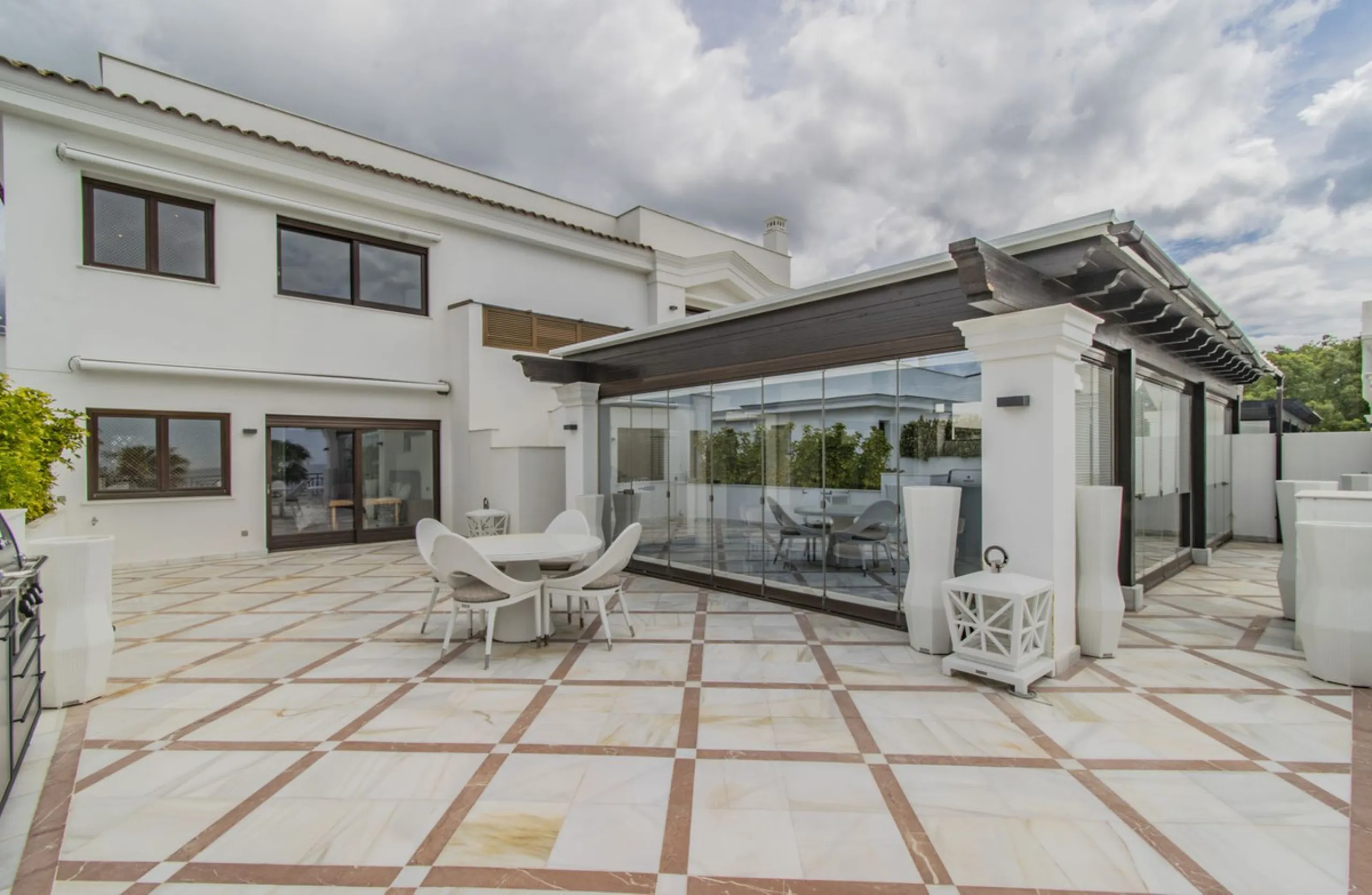 UNIQUE BEACHFRONT PROPERTY WITH SEA VIEWS