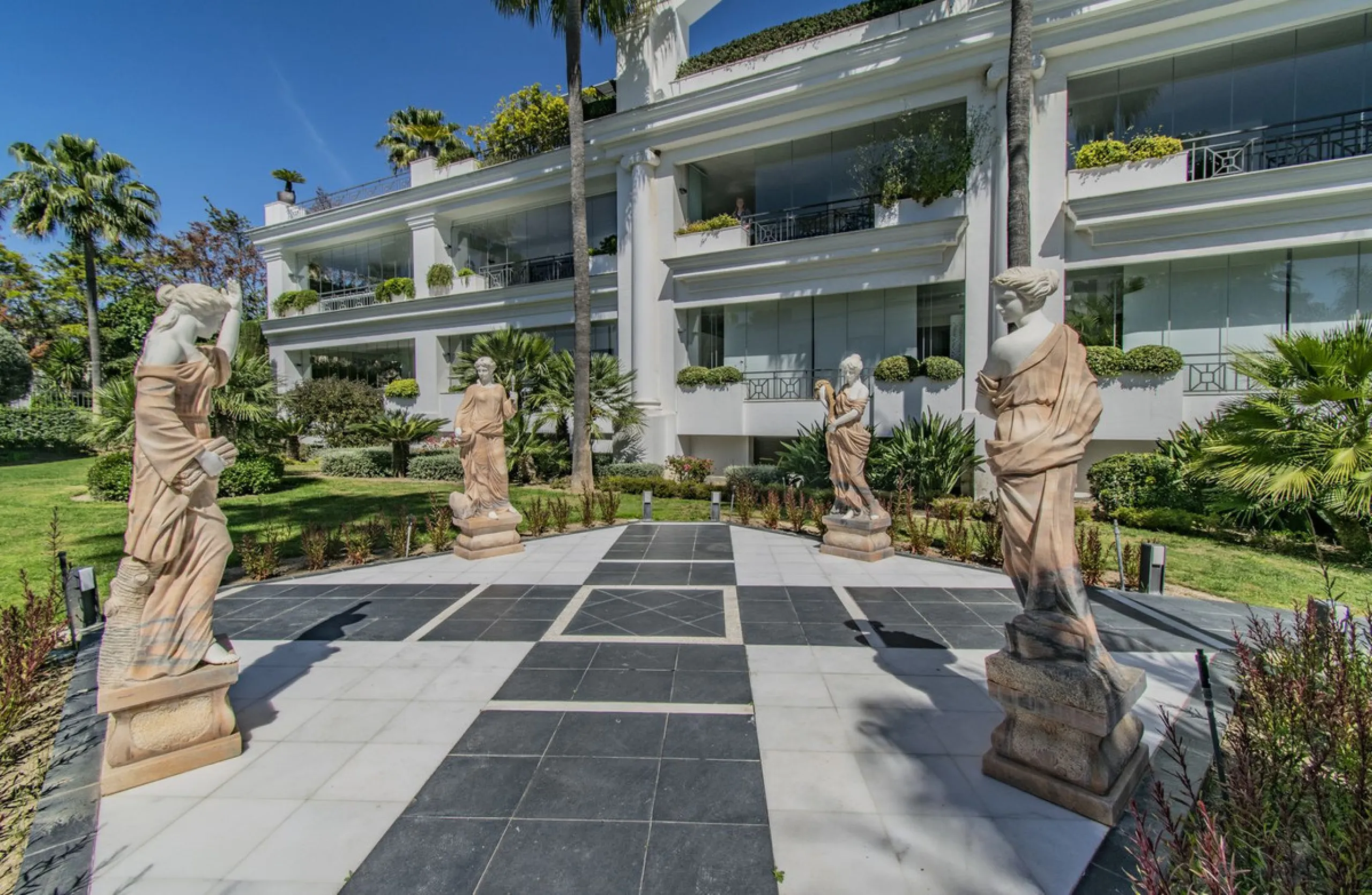 UNIQUE BEACHFRONT PROPERTY WITH SEA VIEWS