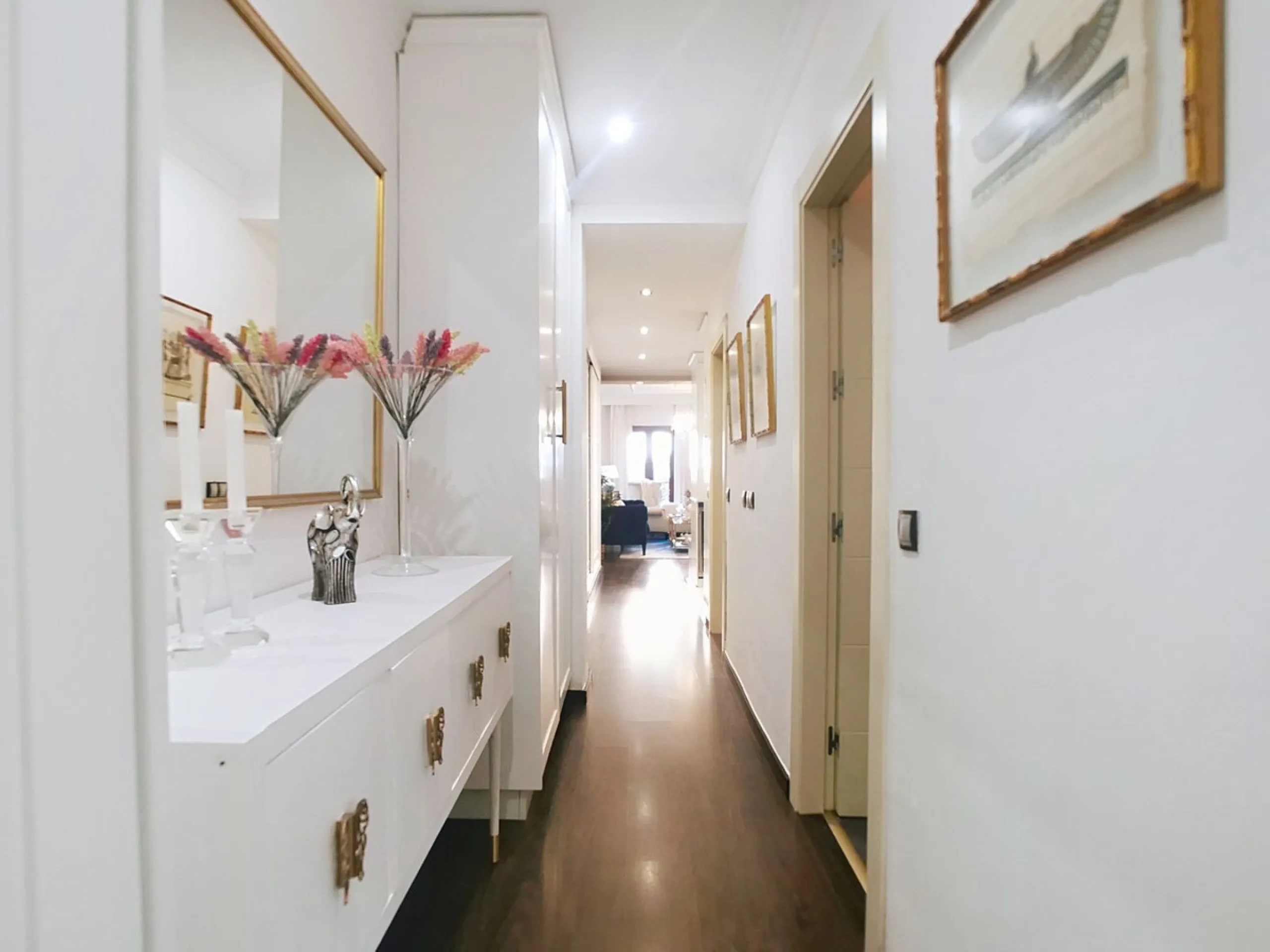 Apartment - Middle Floor Apartment в продаже в Málaga, Málaga. В доме 3 спален и 2 ванных комнат. Площадь дома 148 м²