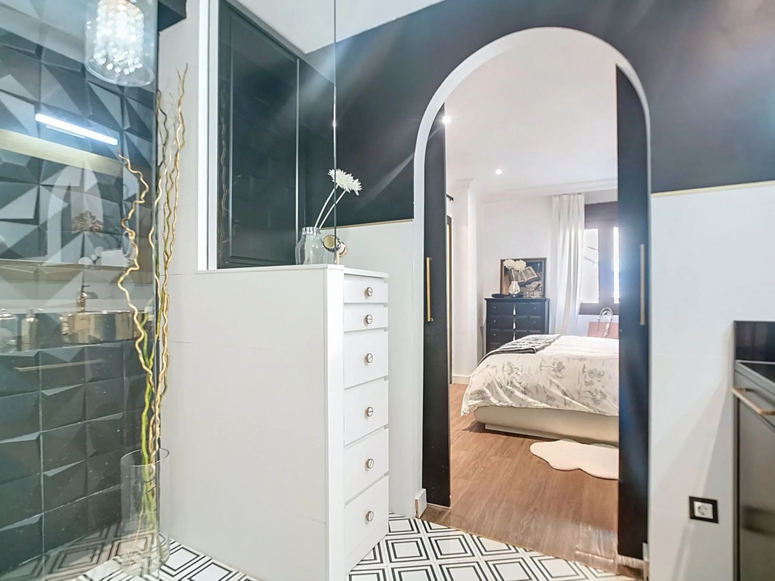 Apartment - Middle Floor Apartment в продаже в Málaga, Málaga. В доме 3 спален и 2 ванных комнат. Площадь дома 148 м²