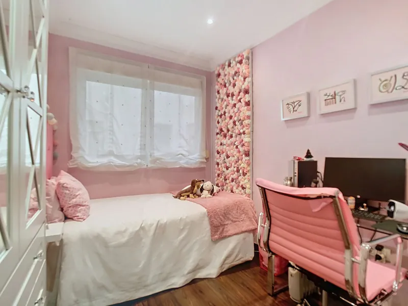 Apartment - Middle Floor Apartment в продаже в Málaga, Málaga. В доме 3 спален и 2 ванных комнат. Площадь дома 148 м²