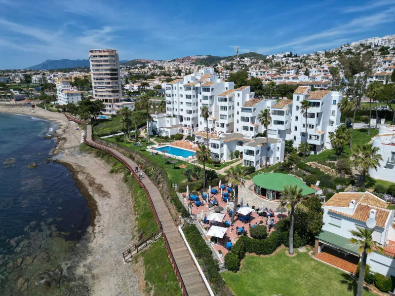 Charming Corner Townhouse by the Beach – Riviera del Sol
