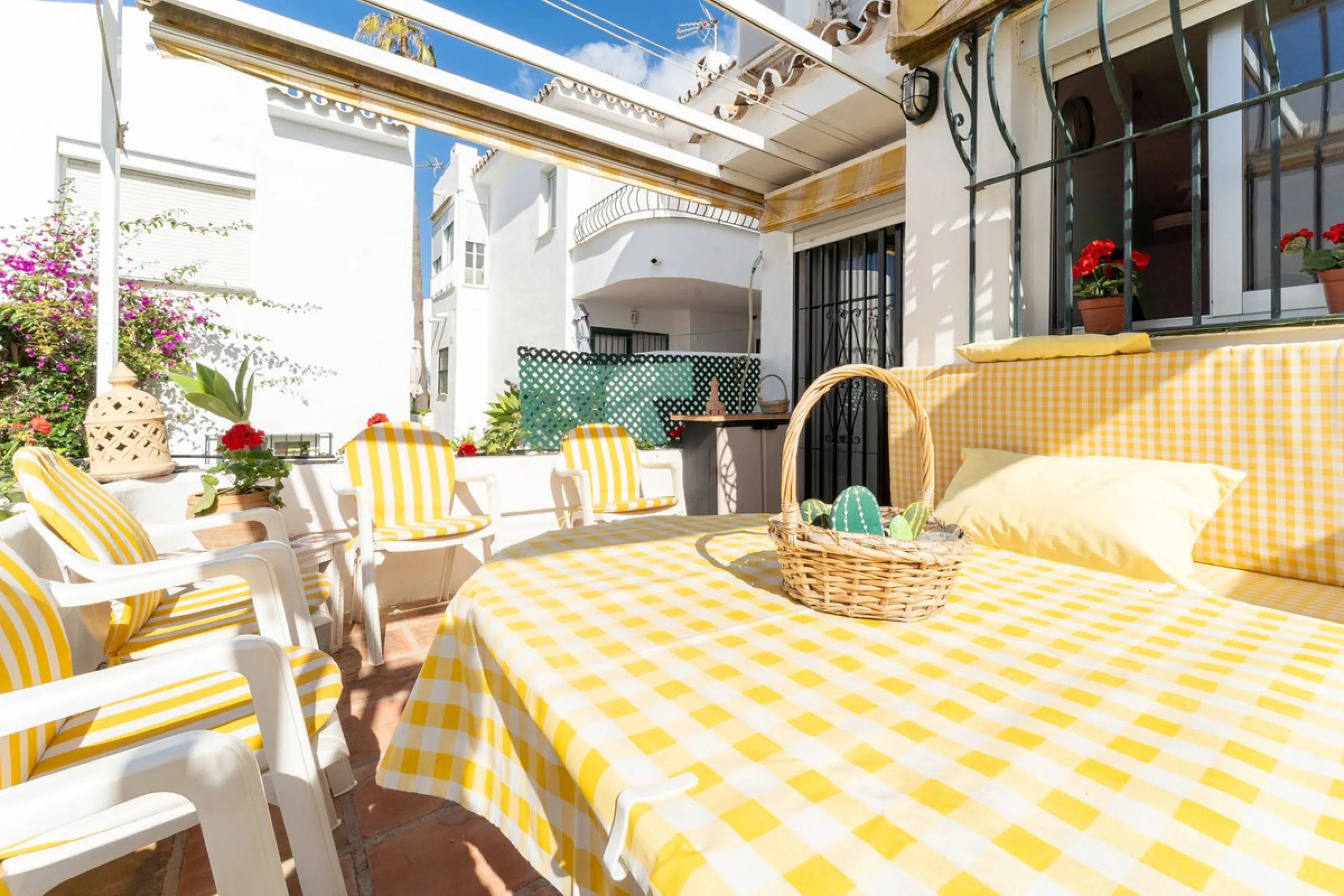 Charming Corner Townhouse by the Beach – Riviera del Sol
