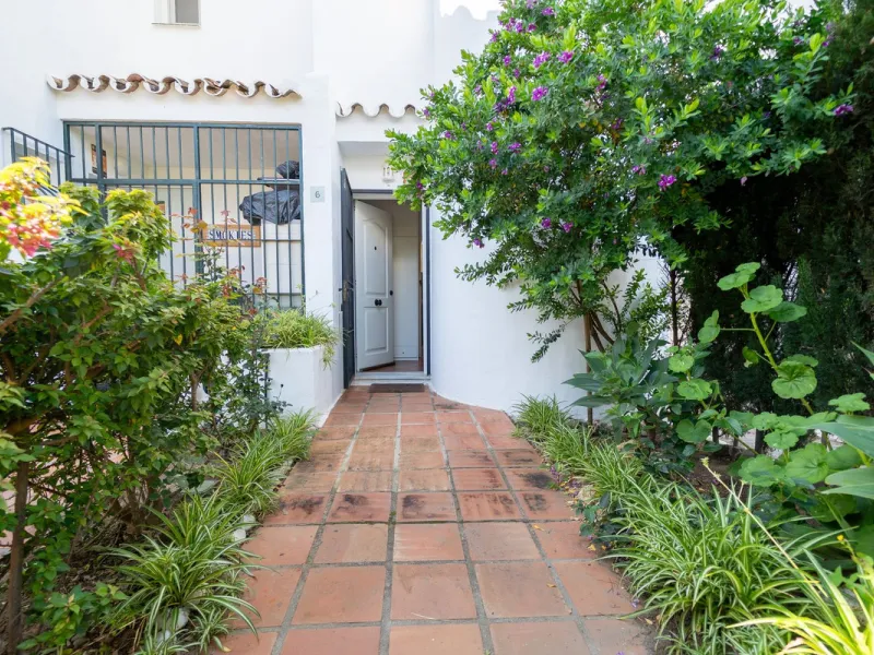 Charming Corner Townhouse by the Beach – Riviera del Sol