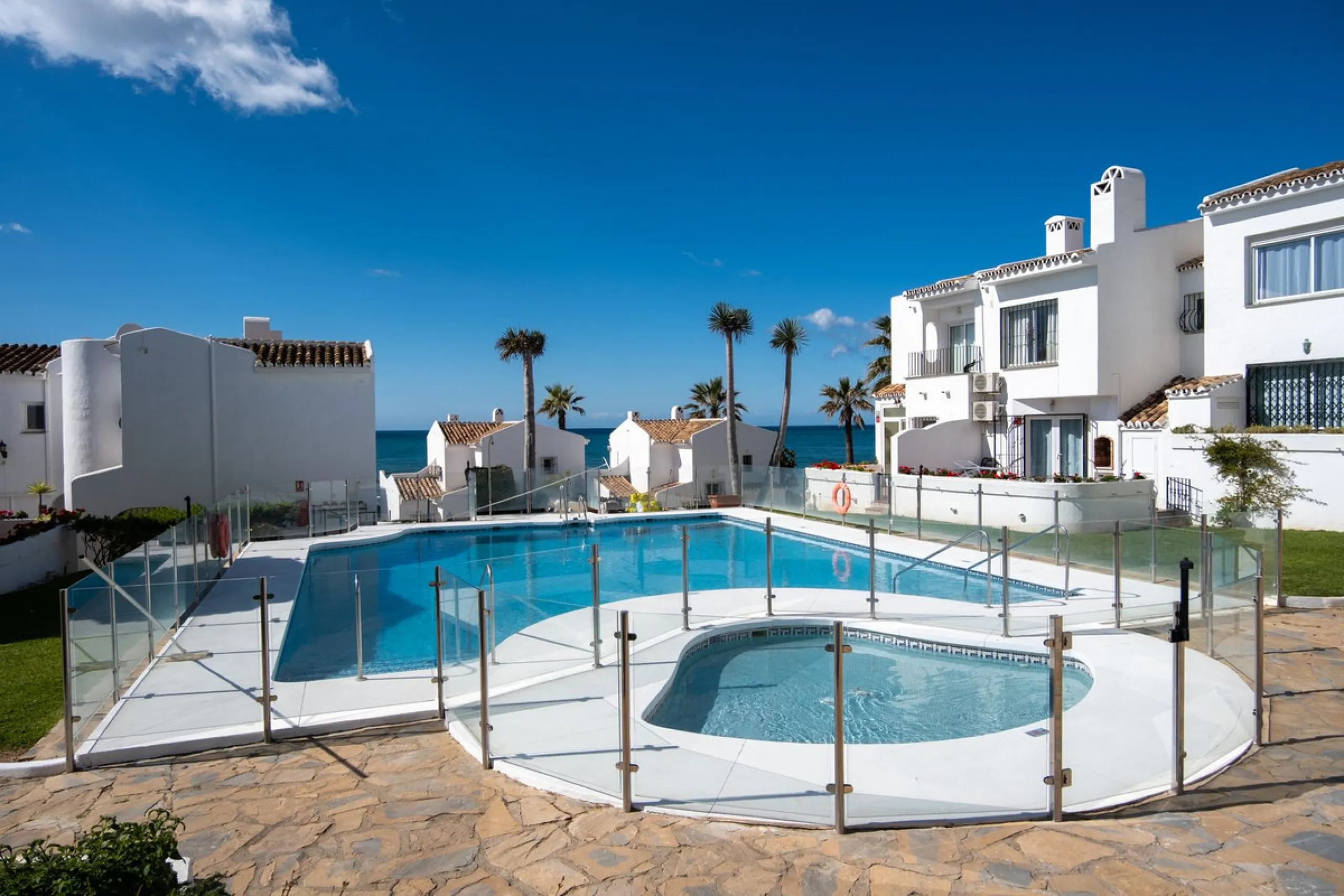 Charming Corner Townhouse by the Beach – Riviera del Sol