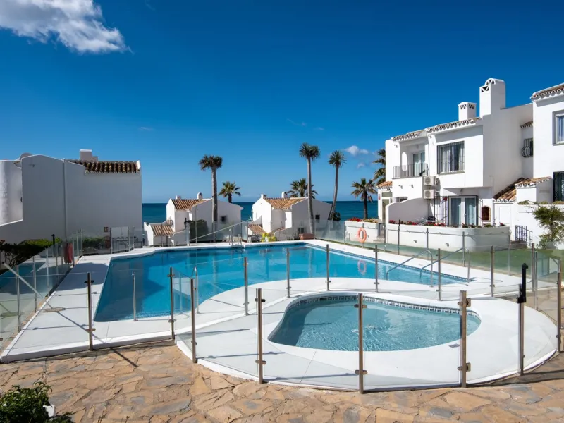Charming Corner Townhouse by the Beach – Riviera del Sol