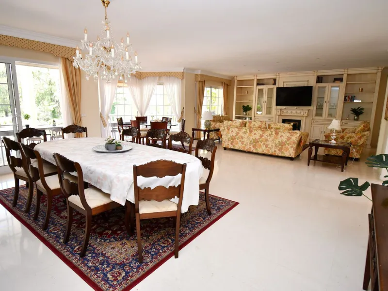 This impressive, front-line golf, 9 bedroom, 10 bathroom villa offers over 700m2 of living and entertainment space and sits on a spacious plot of 1,300m2.  This villa has 8 ensuite bedrooms, offering family/guests their own space and privacy.  All indoor 