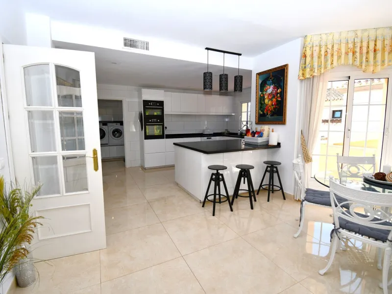 This impressive, front-line golf, 9 bedroom, 10 bathroom villa offers over 700m2 of living and entertainment space and sits on a spacious plot of 1,300m2.  This villa has 8 ensuite bedrooms, offering family/guests their own space and privacy.  All indoor 