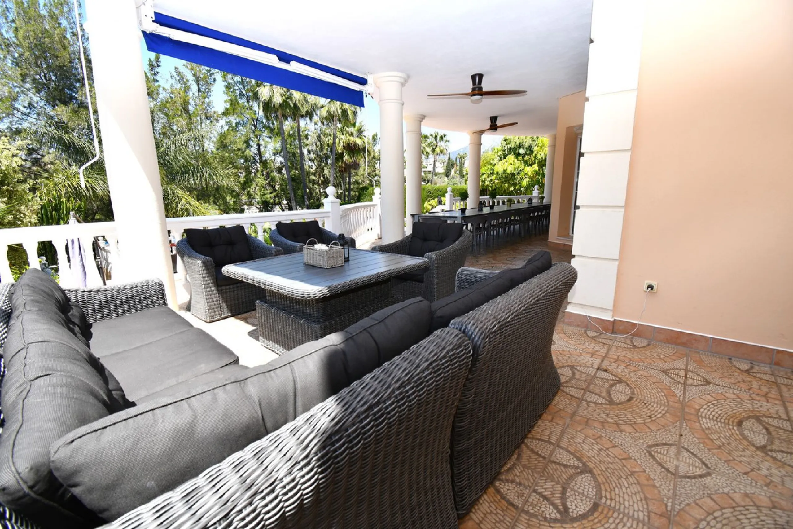 This impressive, front-line golf, 9 bedroom, 10 bathroom villa offers over 700m2 of living and entertainment space and sits on a spacious plot of 1,300m2.  This villa has 8 ensuite bedrooms, offering family/guests their own space and privacy.  All indoor 