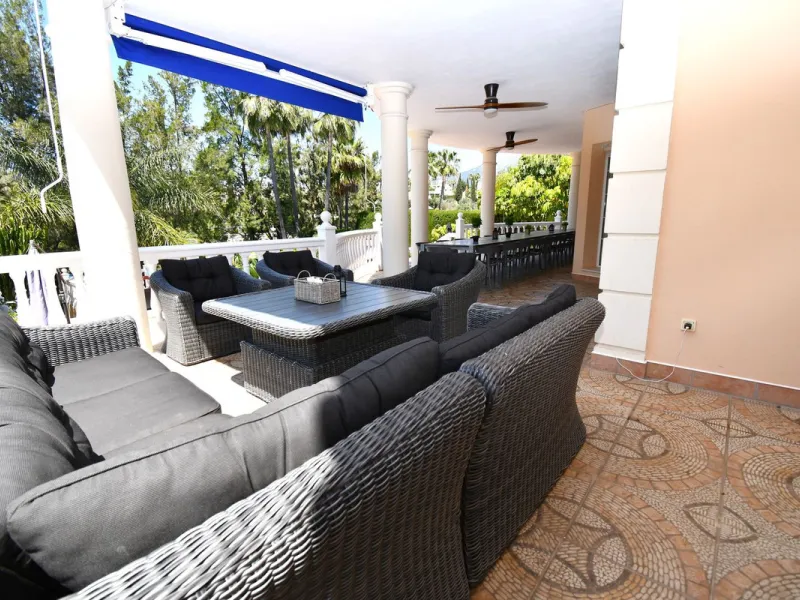 This impressive, front-line golf, 9 bedroom, 10 bathroom villa offers over 700m2 of living and entertainment space and sits on a spacious plot of 1,300m2.  This villa has 8 ensuite bedrooms, offering family/guests their own space and privacy.  All indoor 