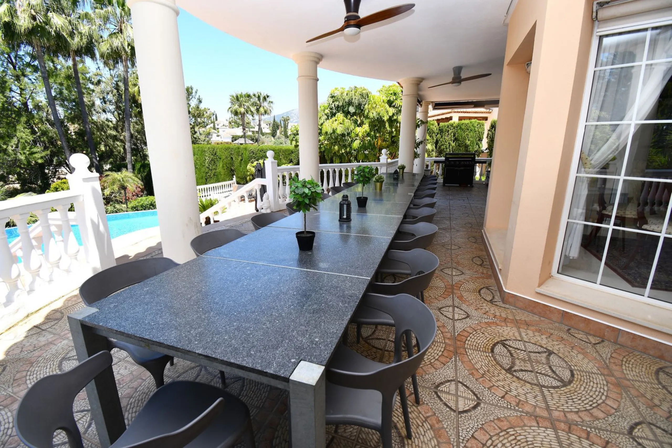 This impressive, front-line golf, 9 bedroom, 10 bathroom villa offers over 700m2 of living and entertainment space and sits on a spacious plot of 1,300m2.  This villa has 8 ensuite bedrooms, offering family/guests their own space and privacy.  All indoor 