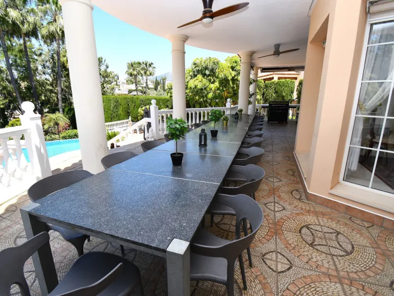 This impressive, front-line golf, 9 bedroom, 10 bathroom villa offers over 700m2 of living and entertainment space and sits on a spacious plot of 1,300m2.  This villa has 8 ensuite bedrooms, offering family/guests their own space and privacy.  All indoor 