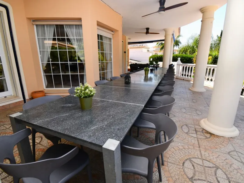 This impressive, front-line golf, 9 bedroom, 10 bathroom villa offers over 700m2 of living and entertainment space and sits on a spacious plot of 1,300m2.  This villa has 8 ensuite bedrooms, offering family/guests their own space and privacy.  All indoor 