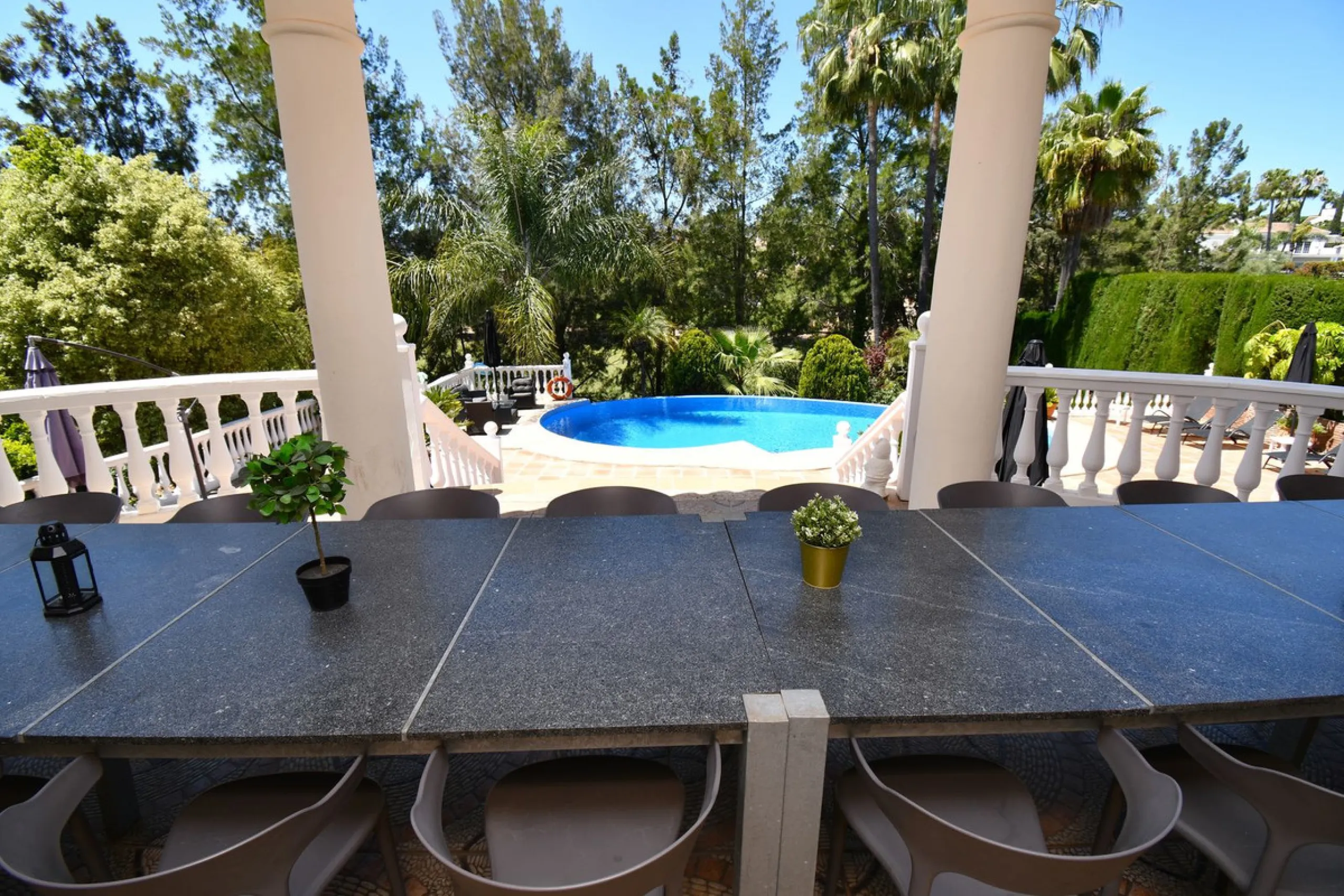 This impressive, front-line golf, 9 bedroom, 10 bathroom villa offers over 700m2 of living and entertainment space and sits on a spacious plot of 1,300m2.  This villa has 8 ensuite bedrooms, offering family/guests their own space and privacy.  All indoor 