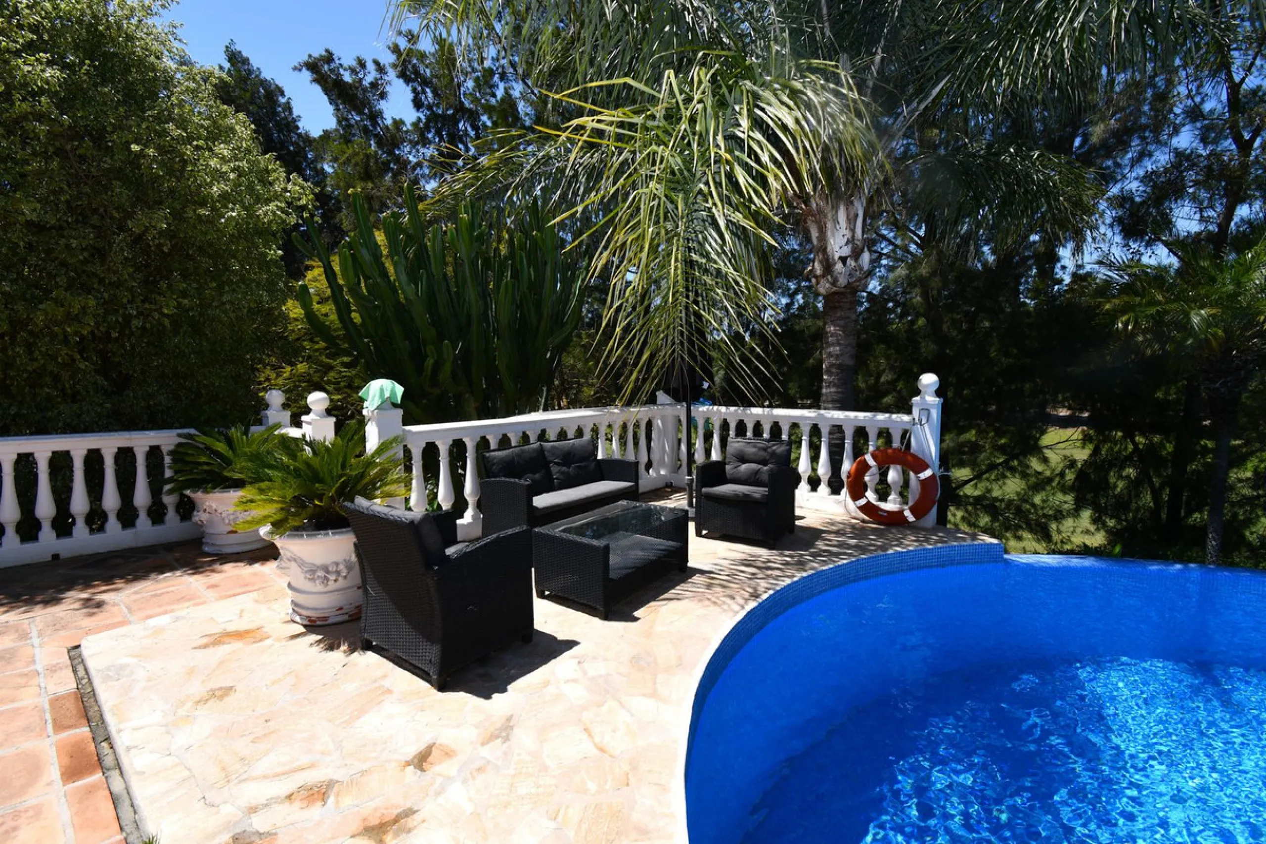 This impressive, front-line golf, 9 bedroom, 10 bathroom villa offers over 700m2 of living and entertainment space and sits on a spacious plot of 1,300m2.  This villa has 8 ensuite bedrooms, offering family/guests their own space and privacy.  All indoor 