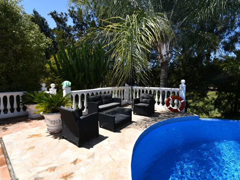 This impressive, front-line golf, 9 bedroom, 10 bathroom villa offers over 700m2 of living and entertainment space and sits on a spacious plot of 1,300m2.  This villa has 8 ensuite bedrooms, offering family/guests their own space and privacy.  All indoor 