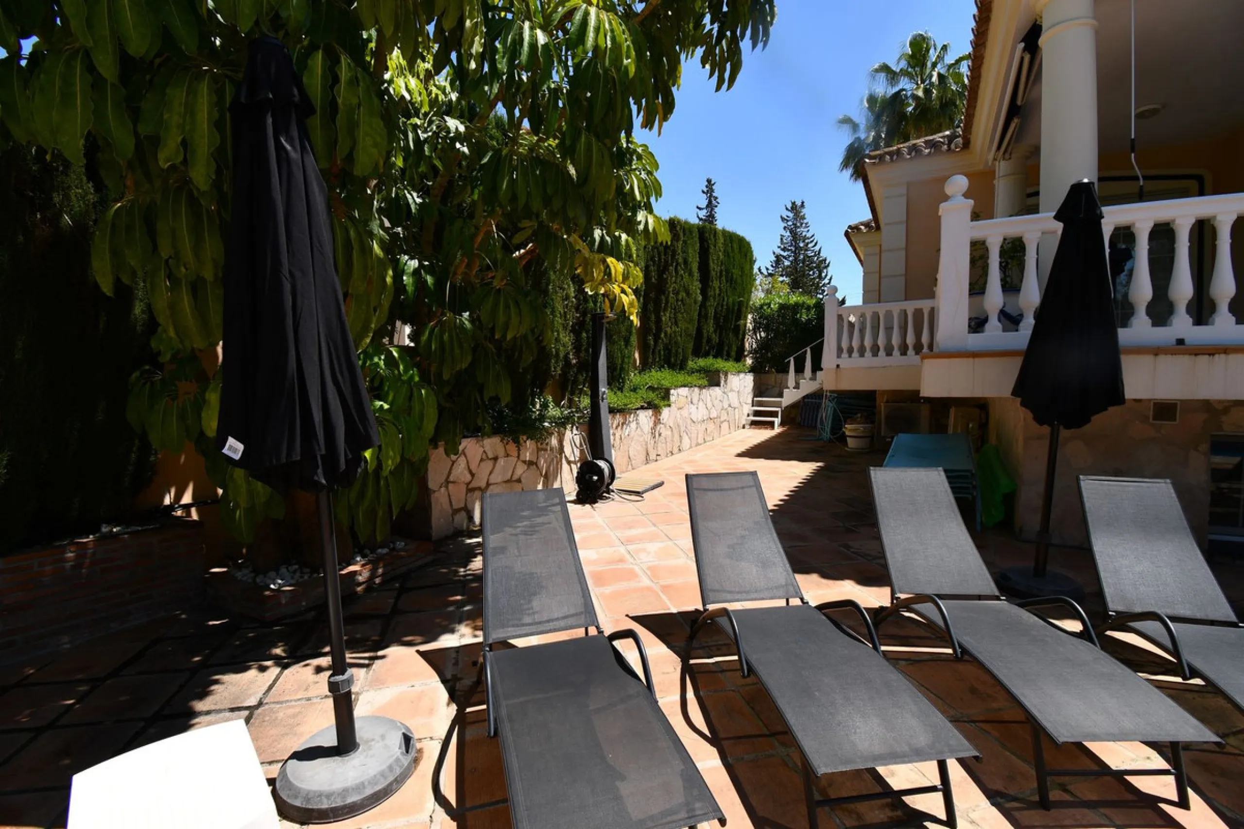 This impressive, front-line golf, 9 bedroom, 10 bathroom villa offers over 700m2 of living and entertainment space and sits on a spacious plot of 1,300m2.  This villa has 8 ensuite bedrooms, offering family/guests their own space and privacy.  All indoor 