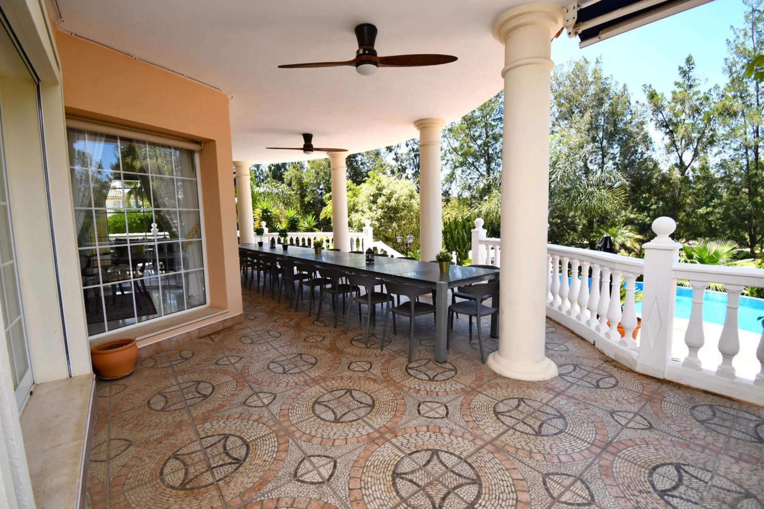 This impressive, front-line golf, 9 bedroom, 10 bathroom villa offers over 700m2 of living and entertainment space and sits on a spacious plot of 1,300m2.  This villa has 8 ensuite bedrooms, offering family/guests their own space and privacy.  All indoor 