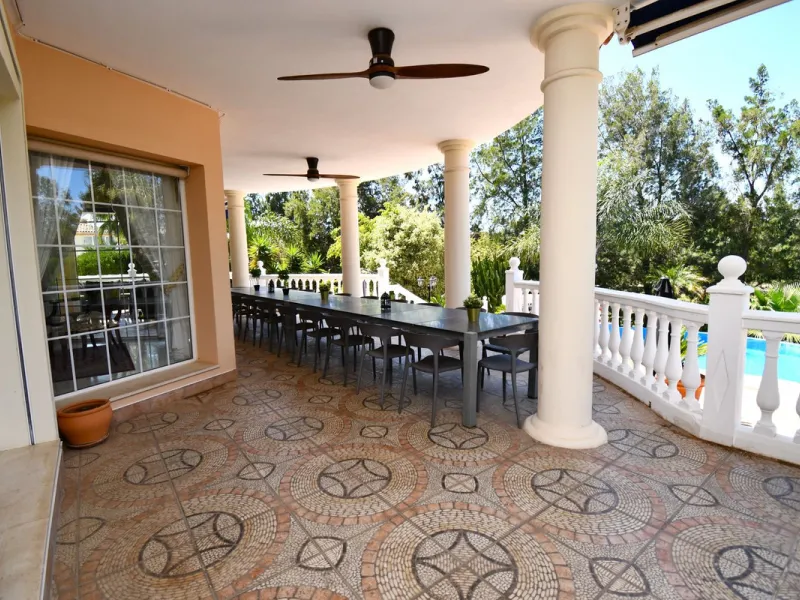 This impressive, front-line golf, 9 bedroom, 10 bathroom villa offers over 700m2 of living and entertainment space and sits on a spacious plot of 1,300m2.  This villa has 8 ensuite bedrooms, offering family/guests their own space and privacy.  All indoor 