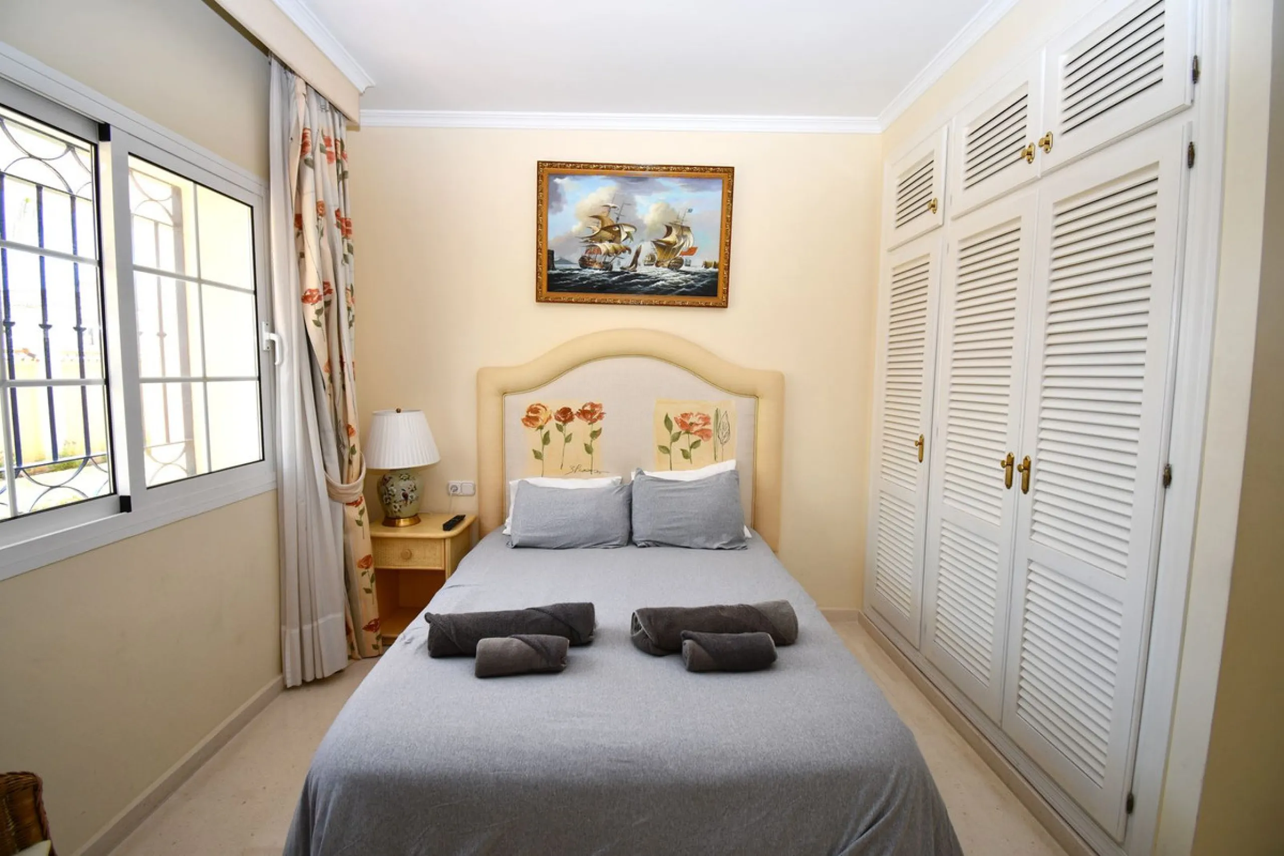 This impressive, front-line golf, 9 bedroom, 10 bathroom villa offers over 700m2 of living and entertainment space and sits on a spacious plot of 1,300m2.  This villa has 8 ensuite bedrooms, offering family/guests their own space and privacy.  All indoor 
