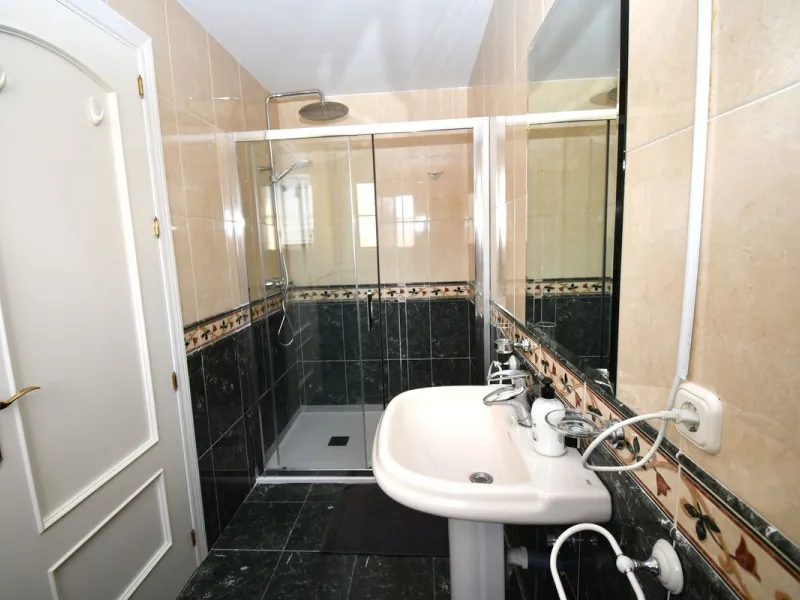 This impressive, front-line golf, 9 bedroom, 10 bathroom villa offers over 700m2 of living and entertainment space and sits on a spacious plot of 1,300m2.  This villa has 8 ensuite bedrooms, offering family/guests their own space and privacy.  All indoor 